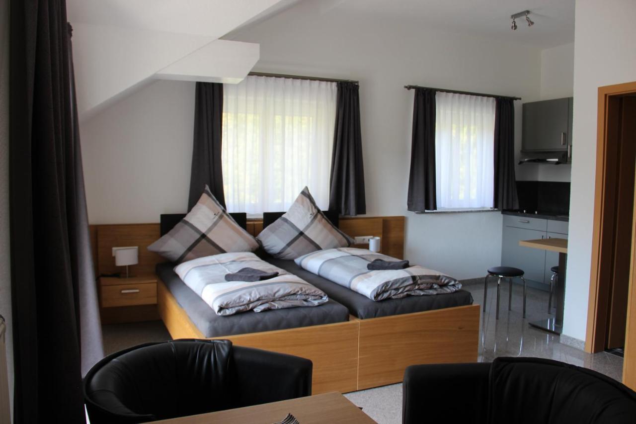 Zum Kreuzritter Aparthotel Wuestenrot Ngoại thất bức ảnh
